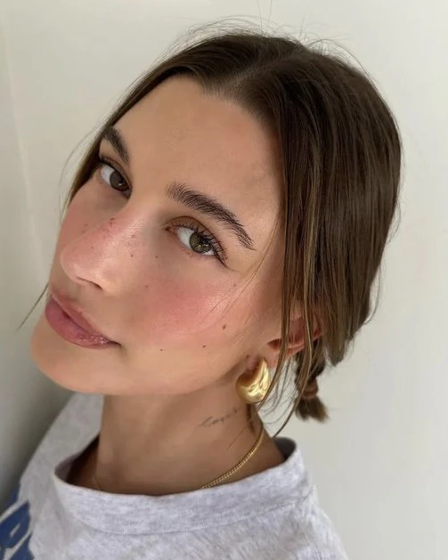 What is Hailey Bieber's Strawberry Girl Makeup and How Can It Be a Go-to For Your Bridal Look? — photo 1