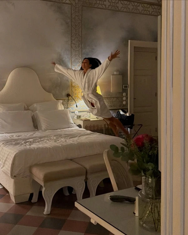 <a href="https://www.instagram.com/palazzomargherita/?hl=en">Palazzo Margherita</a>, Content: <a href="https://www.instagram.com/p/DaDHgROjLNn/?img_index=3">Dua Lipa</a>