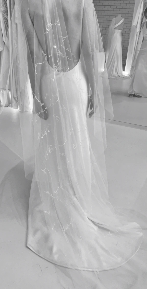 <a href="https://www.instagram.com/letobridal/">L'eto</a>