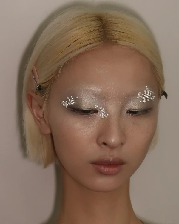 <a href="https://www.instagram.com/nencymakeup/p/DNxXD99ULFY/?img_index=3">Nencymakeup</a>