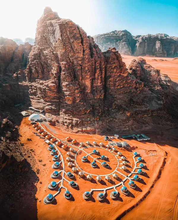 7 Extraordinary Honeymoon Hotels Around the World