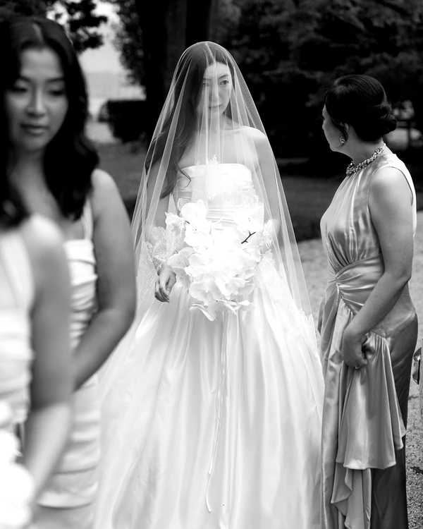 An Elegant Garden Wedding with a Traditional Korean Twist