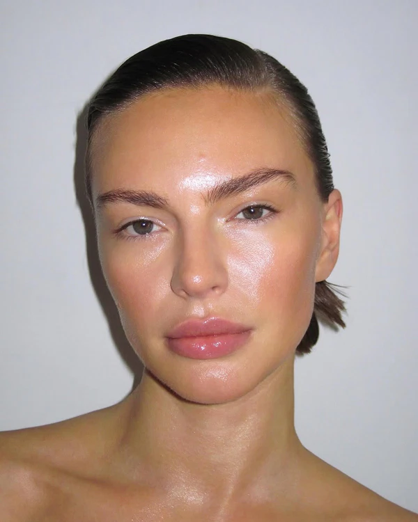 <a href="https://www.instagram.com/p/DV1KwiRDPy4/?hl=en&img_index=1">Isamaya</a>
