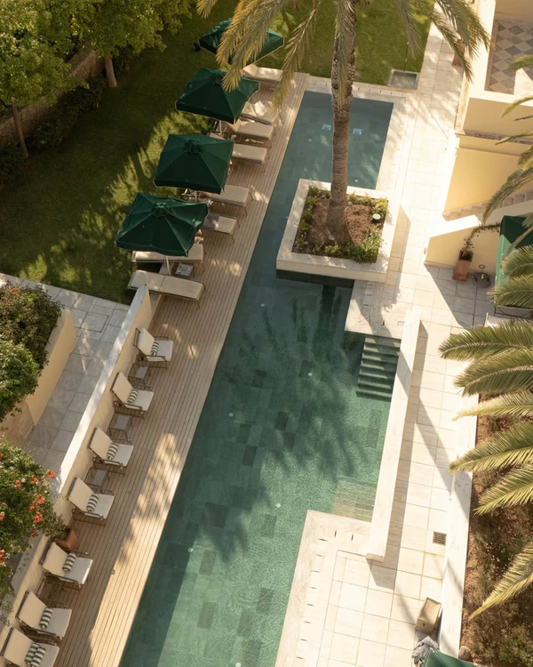 <a href="https://www.instagram.com/p/DNf60-vtHkf/" target="_blank">Poseidonion Grand Hotel</a>