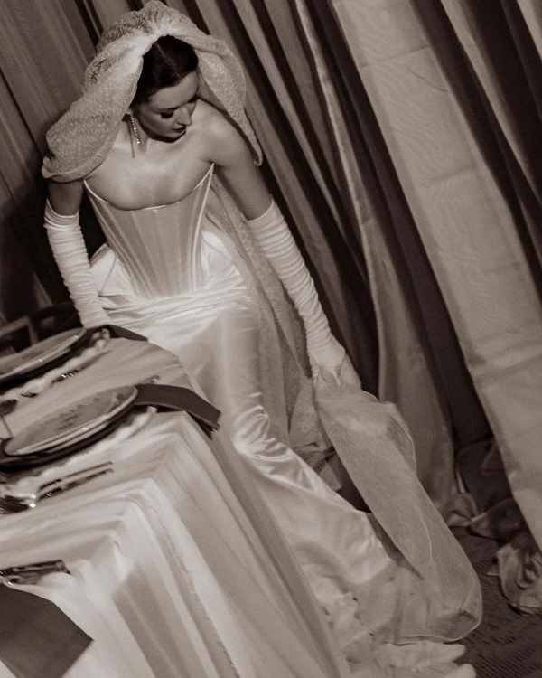 Vintage Dreams, Modern Love