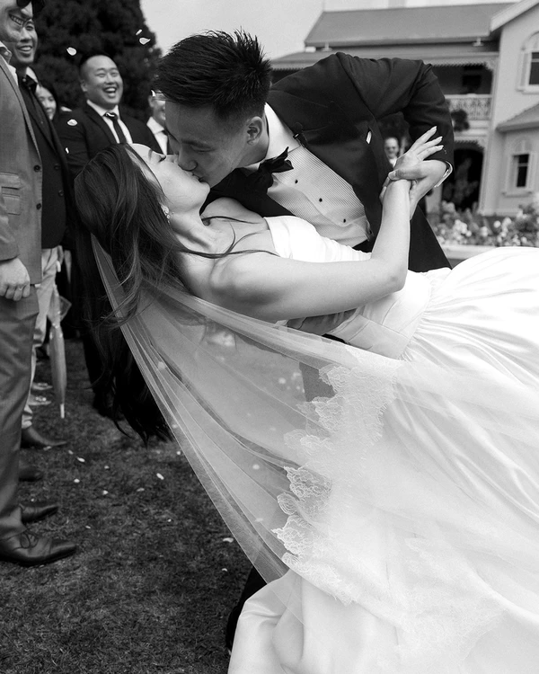 An Elegant Garden Wedding with a Traditional Korean Twist