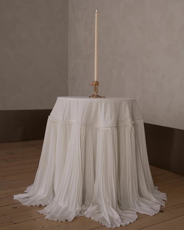 7 Brands for Unique Wedding Table Linens
