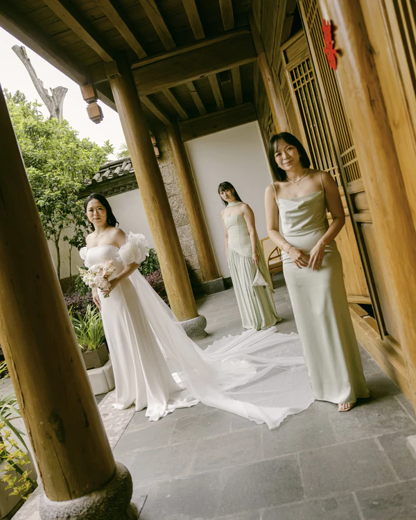 A Pastel-Drenched Chinese Celebration at Amandayan Amid the Mountainscapes of Lijiang
