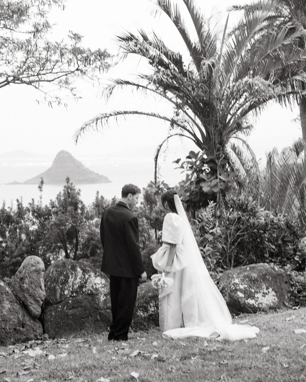 A Bold & Artfully Designed Wedding on the Lush Tropical Shores of Oahu, Hawaii