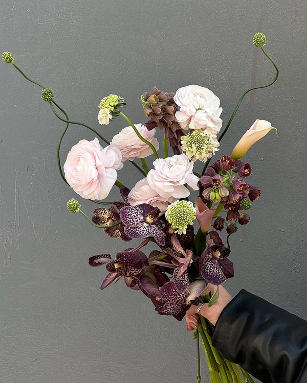 <a href="https://www.instagram.com/p/DGxZ0VitnWk/?img_index=3">Mutabor Flower Service</a>