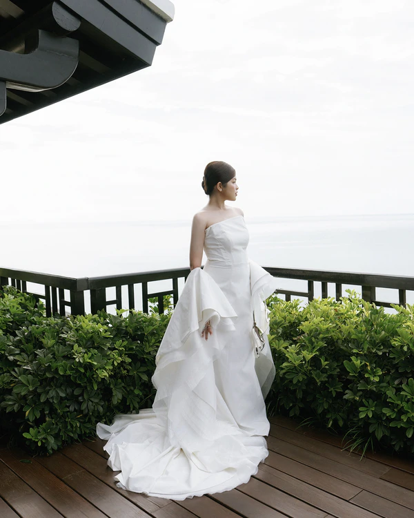 An Avant-Garde Vietnamese Beach Wedding Splashed in Cobalt Blue