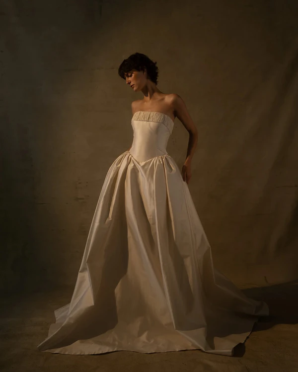 <a href="https://www.cinq.la/thecharlottegown">Cinq</a>