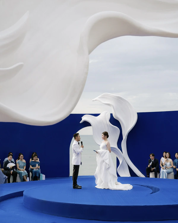 An Avant-Garde Vietnamese Beach Wedding Splashed in Cobalt Blue