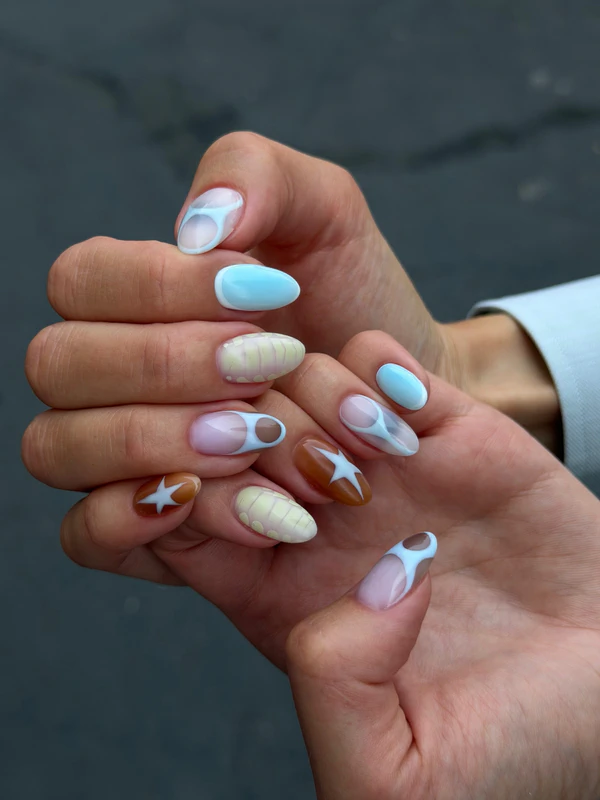 <a href="https://www.instagram.com/p/Da0UbIsCLyT/?hl=en&img_index=1">Chummy Nails</a>