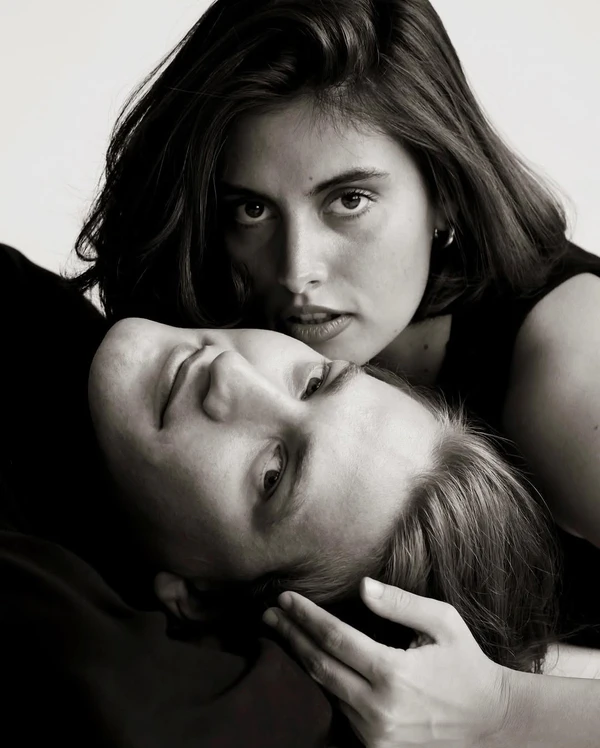 35 Engagement Photoshoot Ideas for Unforgettable Photos — photo 1