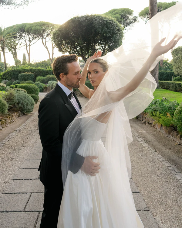 From Roman Garden Romance to a Red-Lit Nightclub at This Villa Aurelia Wedding — photo 1
