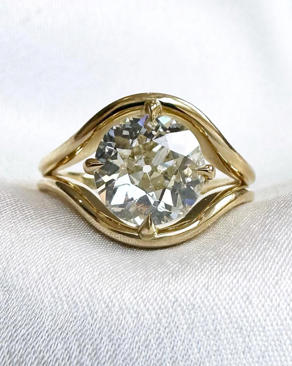 50 Iconic Vintage Engagement Ring Styles & Cuts
