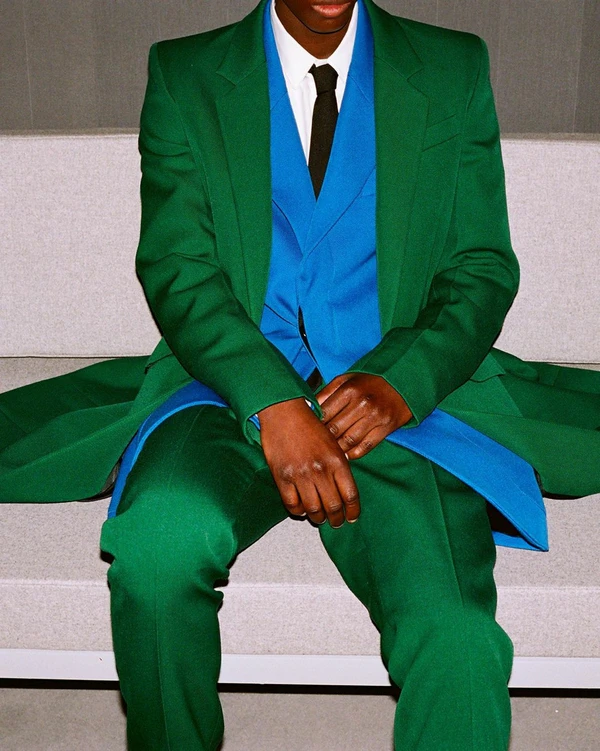 Colorful Suits for Grooms that are Perfect for Summer Wedding — photo 2