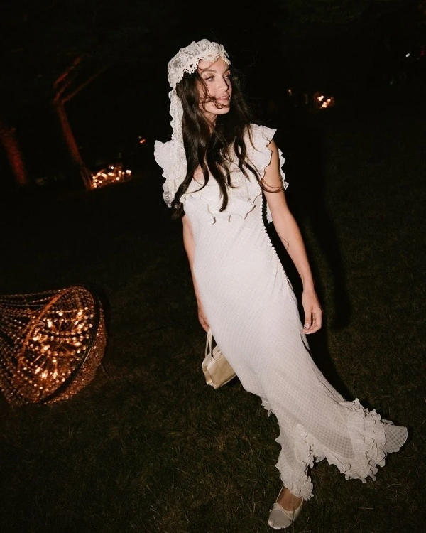 The Wedding Wardrobe Unpacked: Pros & Cons