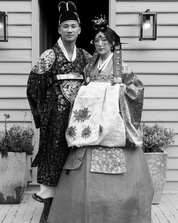An Elegant Garden Wedding with a Traditional Korean Twist