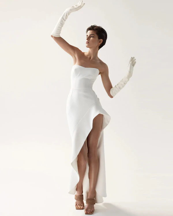16 Minimalistic Wedding Dresses to Inspire You