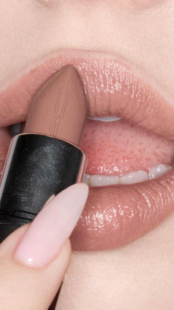 <a href="https://www.instagram.com/p/DaNvmlEHPha/">Mac Cosmetics</a>