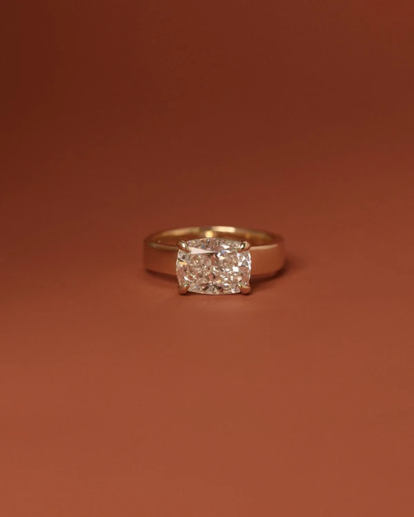 <a href="https://www.instagram.com/p/DVtOJQ6kTTa/?img_index=1">L. Priori Jewelry</a>