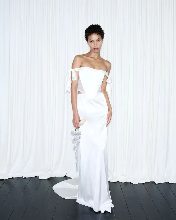 30 Chic Bridal Dresses Perfect for an Italian Wedding