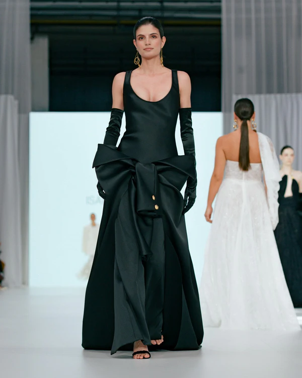 <a href="https://www.instagram.com/isabelsanchiscostura/">Isabel Sanchis</a>, Photography: <a href="https://www.instagram.com/tiposnet/">Tipos</a>