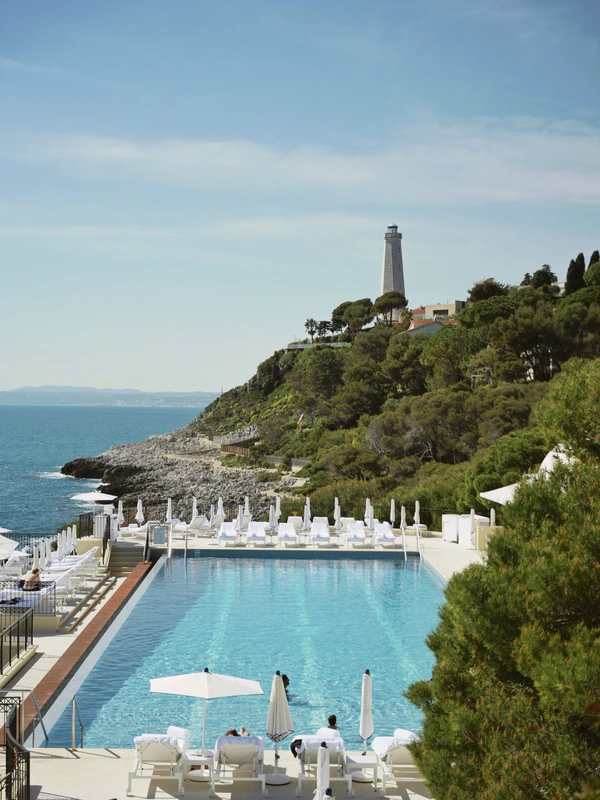<a href="https://www.instagram.com/p/DWmLyBLiJTl/?img_index=1">Grand-Hôtel du Cap-Ferrat</a>