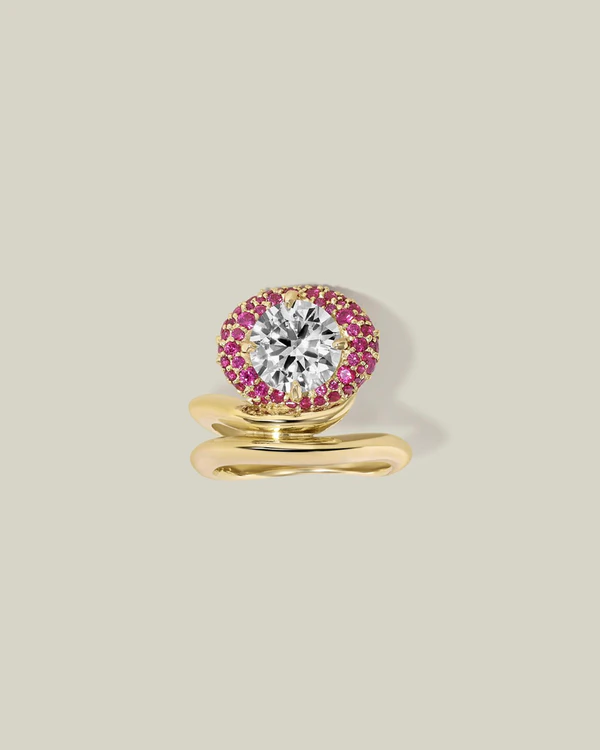 <a href="https://jonneamaya.com/capsule-collection/pave-carousel/">Jonne Amaya</a>