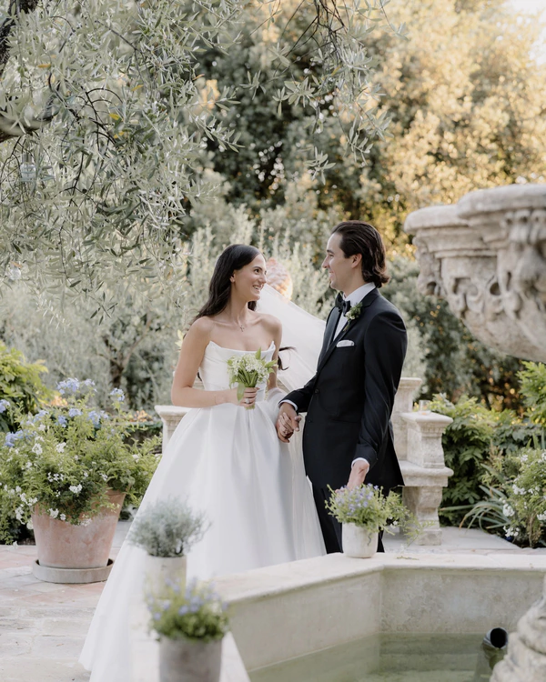 A Classic & Elegant Celebration Amongst an Italian Garden Villa