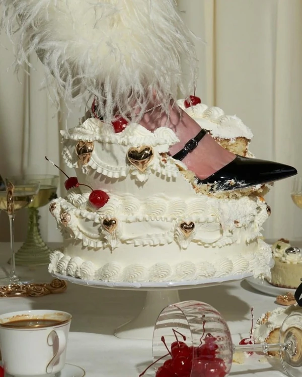 30 Vintage-Inspired Tiered Cakes to Sweeten Your Big Day — photo 2