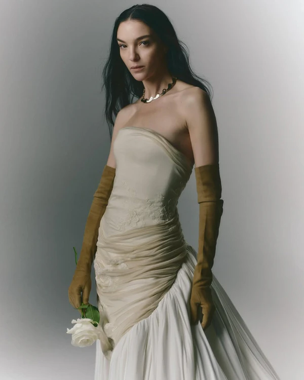 10 Ways to Style-Up Your Wedding Dress from Ceremony to Reception