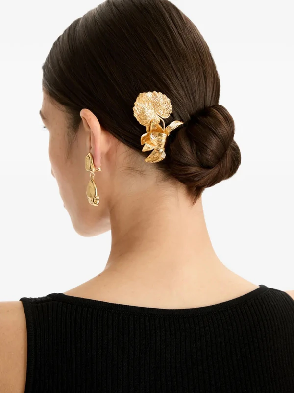 <a href="https://www.farfetch.com/shopping/women/oscar-de-la-renta-flower-leaf-hair-pins-set-of-two-item-33232367.aspx?lang=en-US&amp;amp;size=17&amp;amp;utm_source=google&amp;amp;utm_medium=cpc&amp;amp;utm_keywordid=&amp;amp;utm_shoppingproductid=33232367-17&amp;amp;pid=google_search&amp;amp;af_channel=Search&amp;amp;c=23492316697&amp;amp;af_c_id=23492316697&amp;amp;af_siteid=&amp;amp;af_keywords=&amp;amp;af_adset_id=&amp;amp;af_ad_id=&amp;amp;af_sub1=&amp;amp;af_sub5=33232367-17&amp;amp;is_retargeting=true&amp;amp;shopping=yes&amp;amp;gad_source=1&amp;amp;gad_campaignid=23487634217&amp;amp;gbraid=0AAAAADsmKHTQBiBaNVywZmrbeFHQdXlBf&amp;amp;gclid=Cj0KCQjwg5zTBhCLARIsAP2AFU7GnTBDQrjhOmwvWg7yfXeeFEskGEHUziMQ8EVlEv0vpkTUJKIjkaEaAkyNEALw_wcB">OSCAR DE LA RENTA Flower Leaf Hair Pins</a>, $413