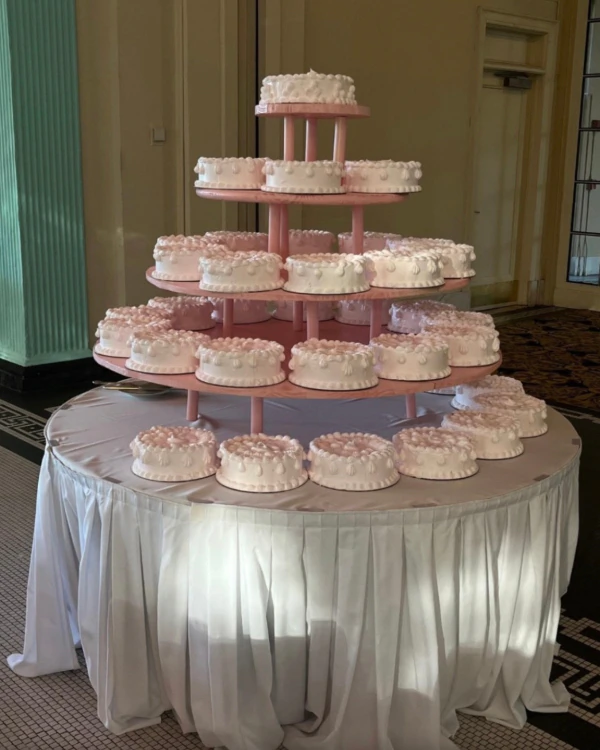 35 Chic Ideas to Style Your Wedding Dessert Tables