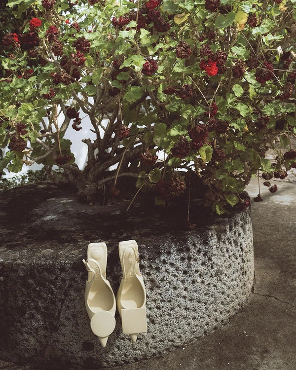 A Vibrant Retro Wedding in a Charming Portugese Castle