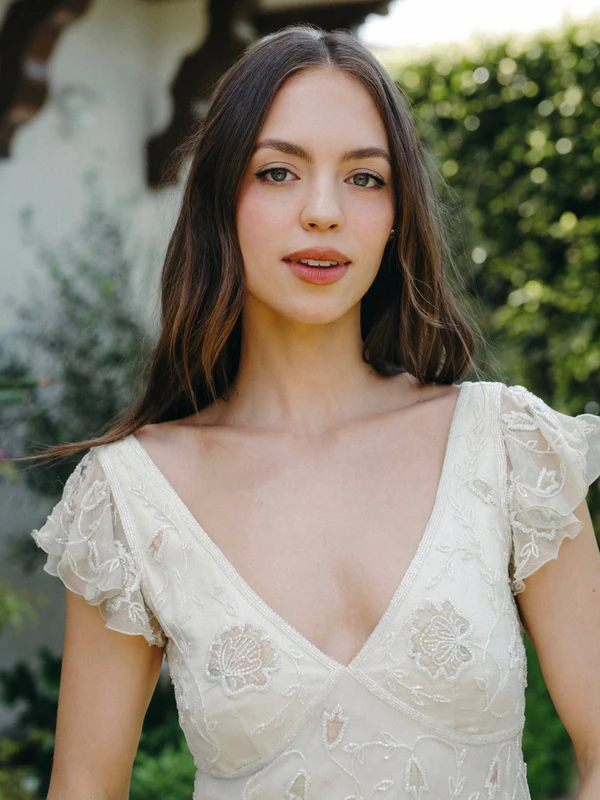 <a href="https://www.instagram.com/p/DaN4XZbG35p/?hl=en&amp;img_index=2">Claudia Sulewski</a>, Photography: <a href="https://www.instagram.com/sophkuller/">Sophie Kuller</a>