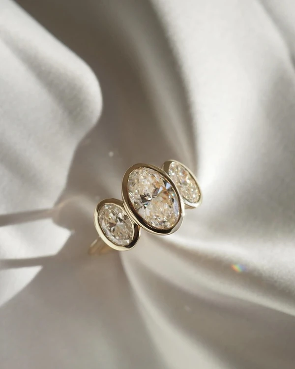 30 Expert Tips for Diamond Engagement & Wedding Ring Shopping