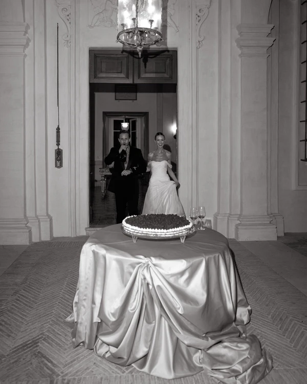 From Roman Garden Romance to a Red-Lit Nightclub at This Villa Aurelia Wedding