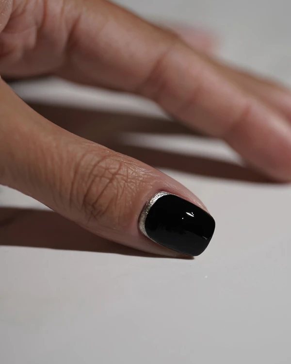 30 Nail Designs to Try This Holiday Season
