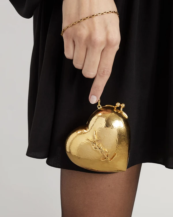 30 Stunning Bridal Clutches for Your Wedding Day Style