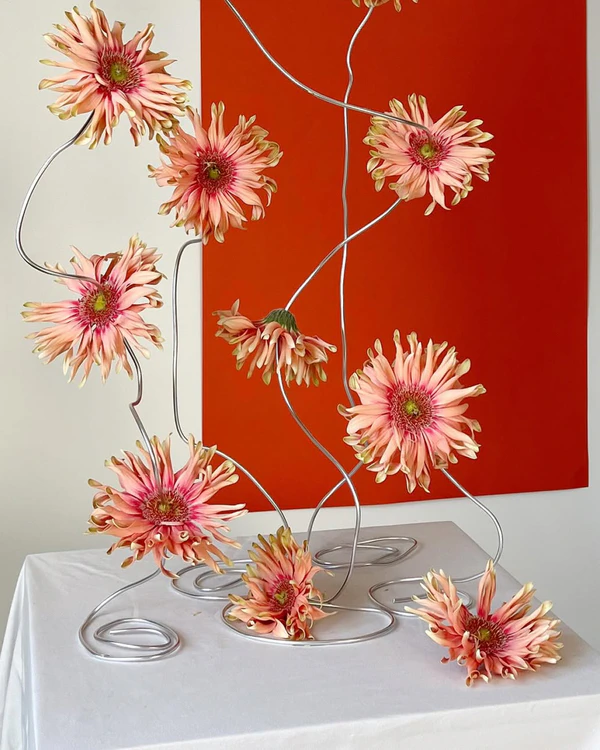 Trend: Wired Florals — photo 1