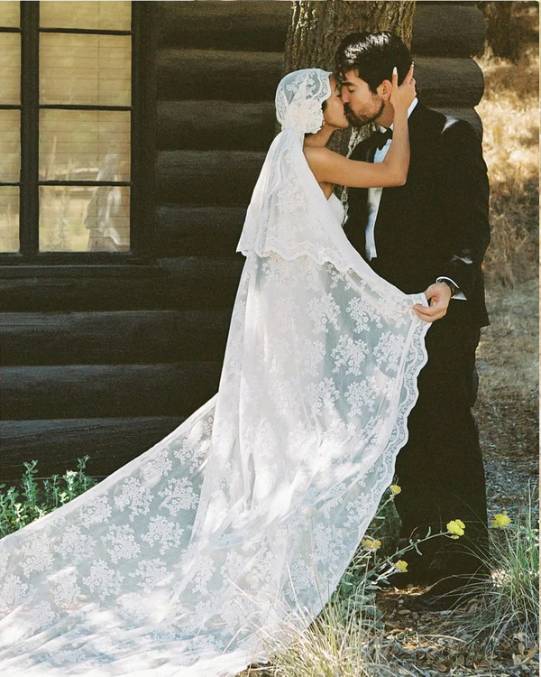 The Boho Revival: 40 Bohemian Wedding Dresses & Accessories for the Modern Bride — photo 2