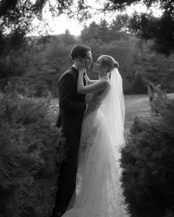 A Colorful & Relaxed Vintage Celebration in The Berkshires