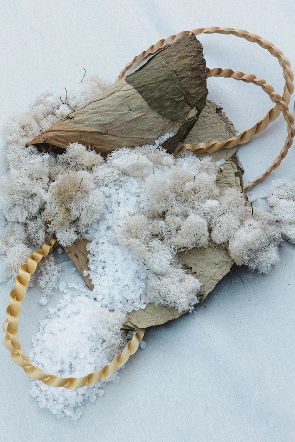 A Dreamlike Siren-Inspired Wedding With Oceanic Details in California