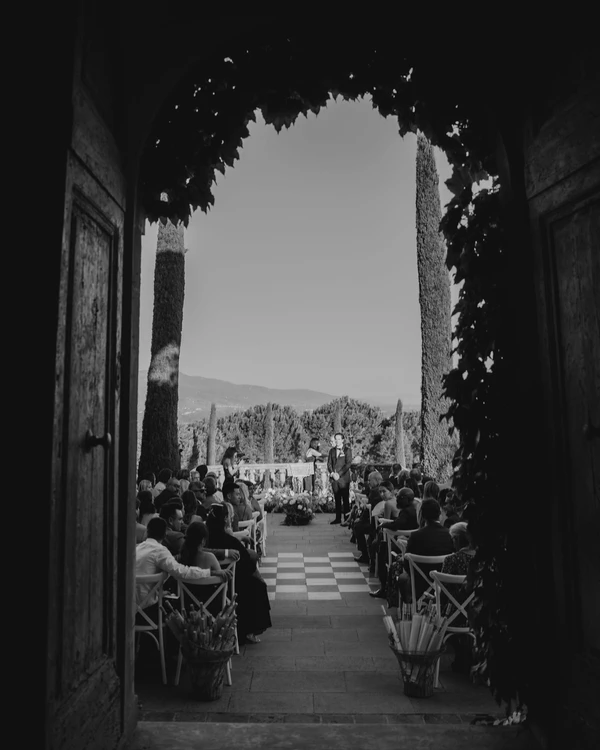 A Classic & Elegant Celebration Amongst an Italian Garden Villa