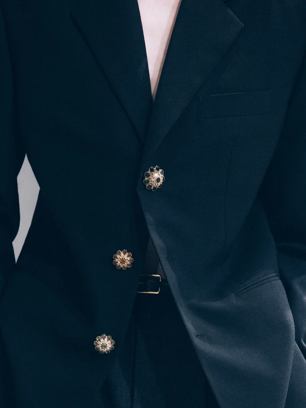 <a href="https://www.instagram.com/p/DaDw0tjjWpv/?img_index=6">Saint Laurent</a>