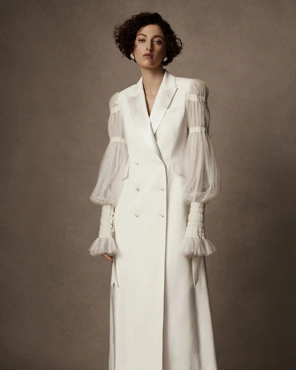 Elegant Bridal Dresses for Autumn Wedding