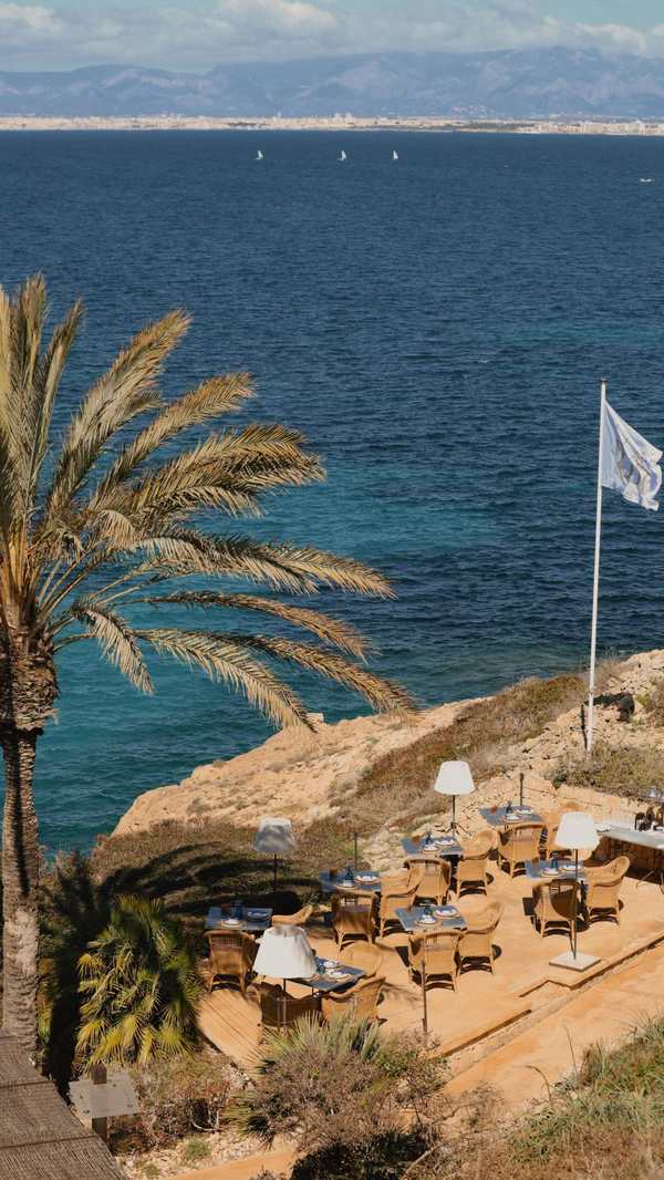<a href="https://www.instagram.com/cap_rocat/reel/DWtOFSwDJn-/">Cap Rocat</a>